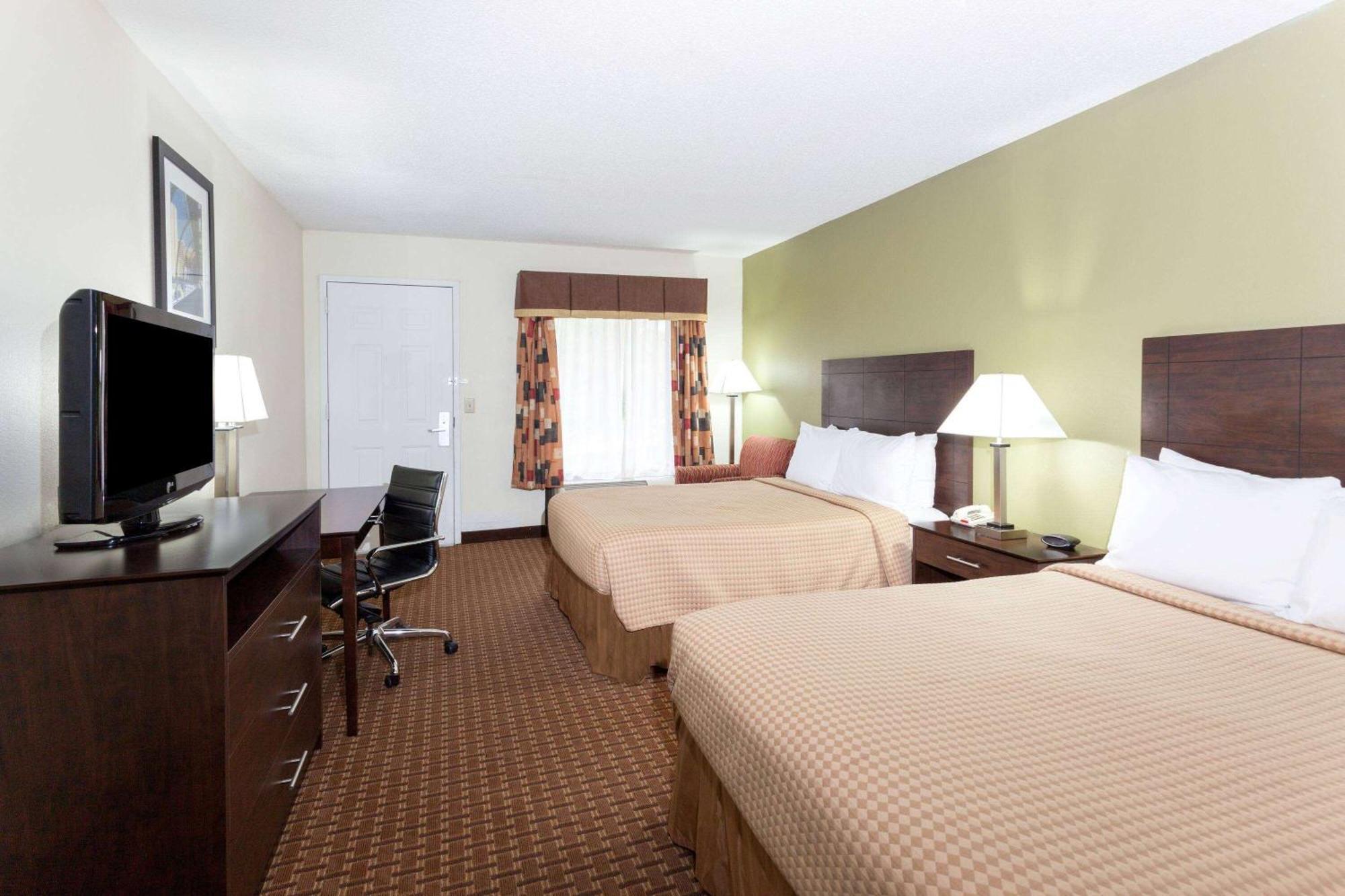 Studio Suite with Two Queen Beds - Non-Smoking