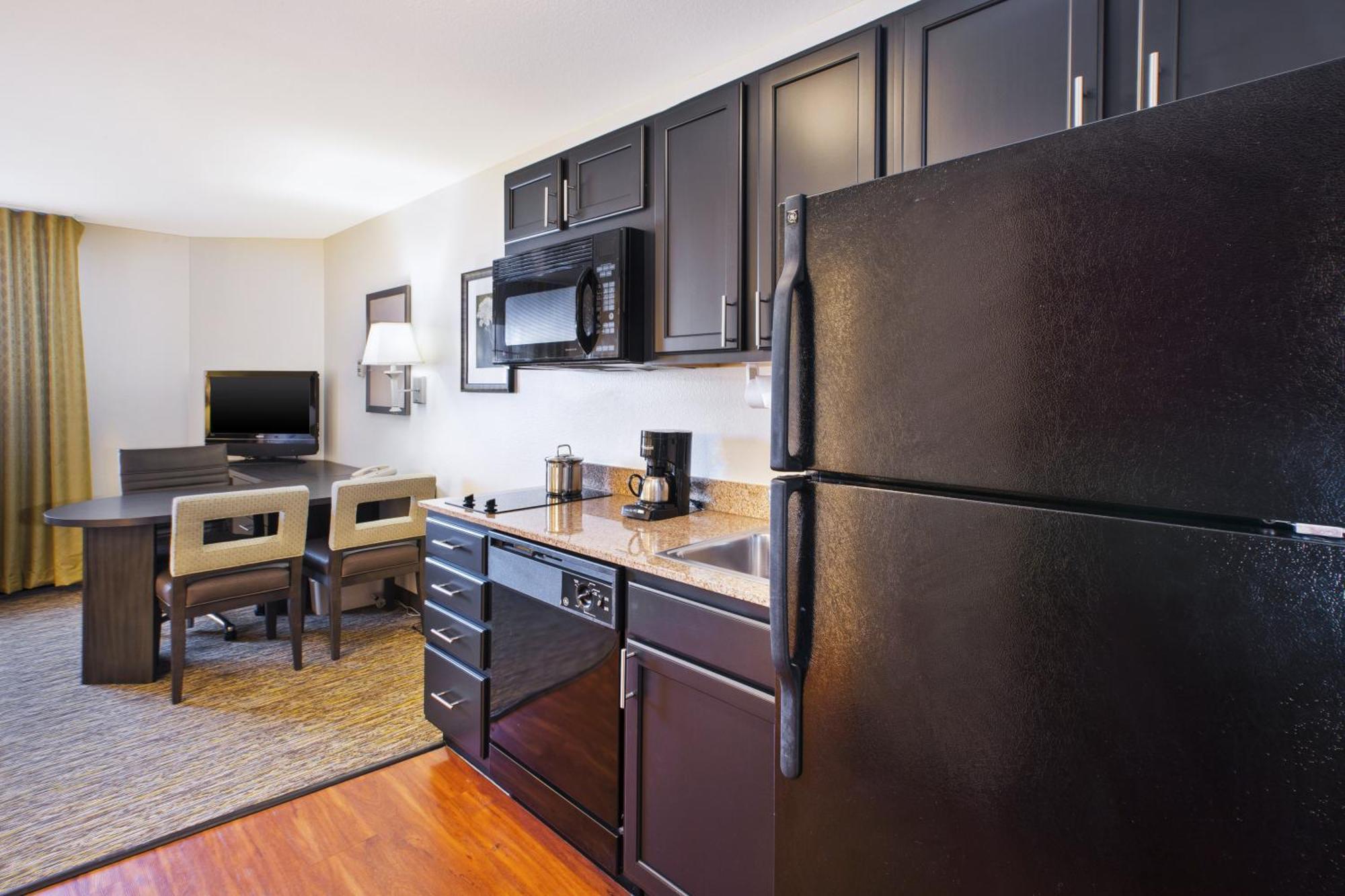 One-Bedroom Queen Suite