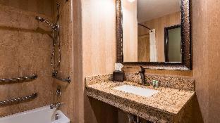 King Suite with Fireplace and Kitchenette - Non-Smoking