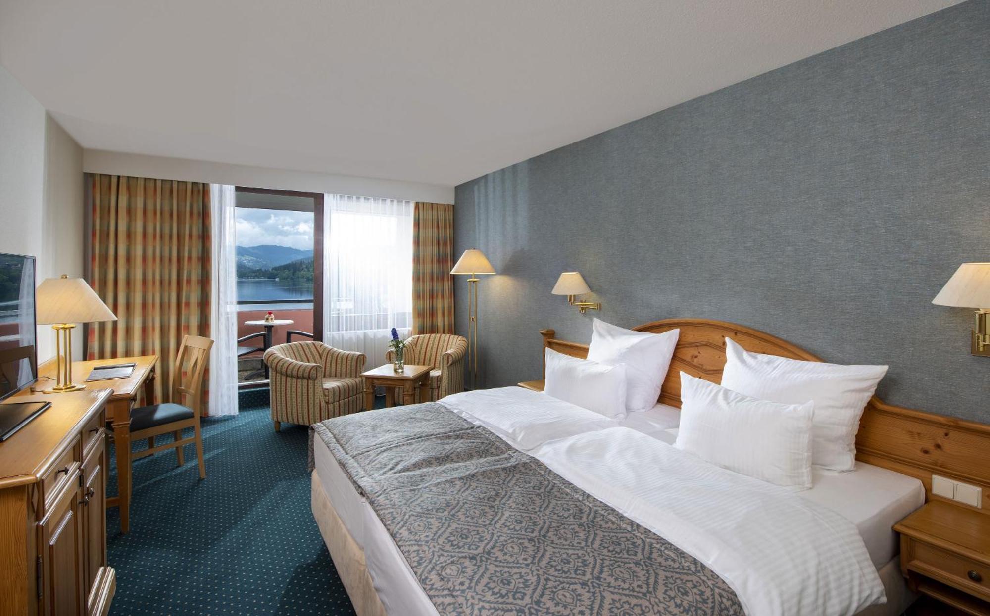 Chambre Double Supérieure avec Balcon et Vue sur le Lac