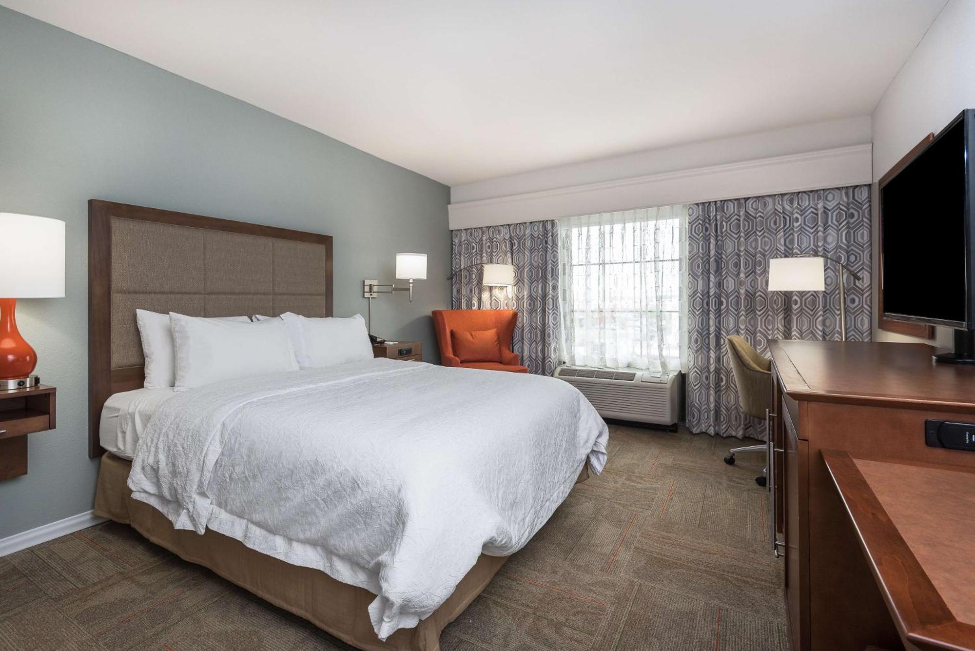Queen Room with Walk In Shower - Non-Smoking