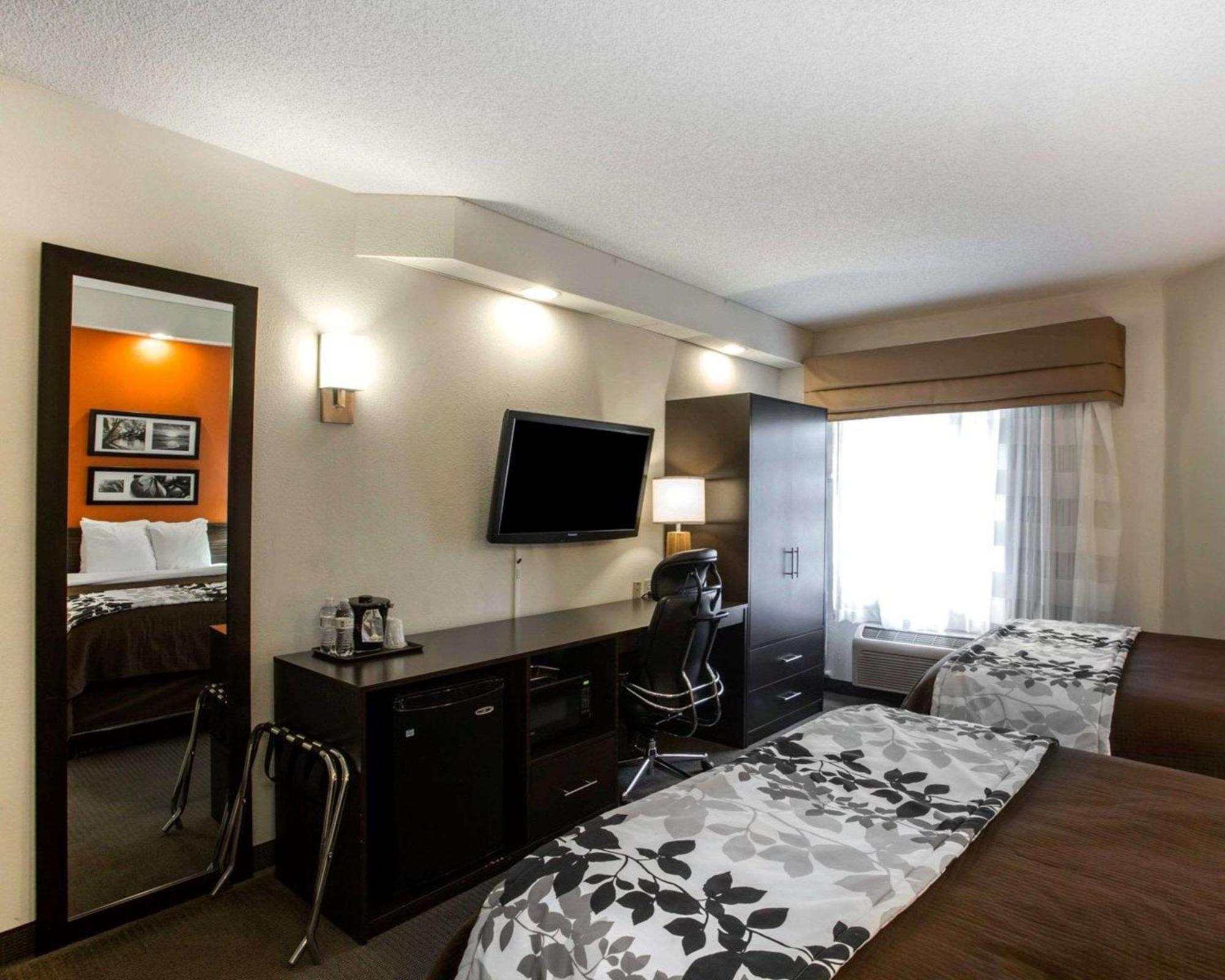 Queen Room with Two Queen Beds - Non-Smoking