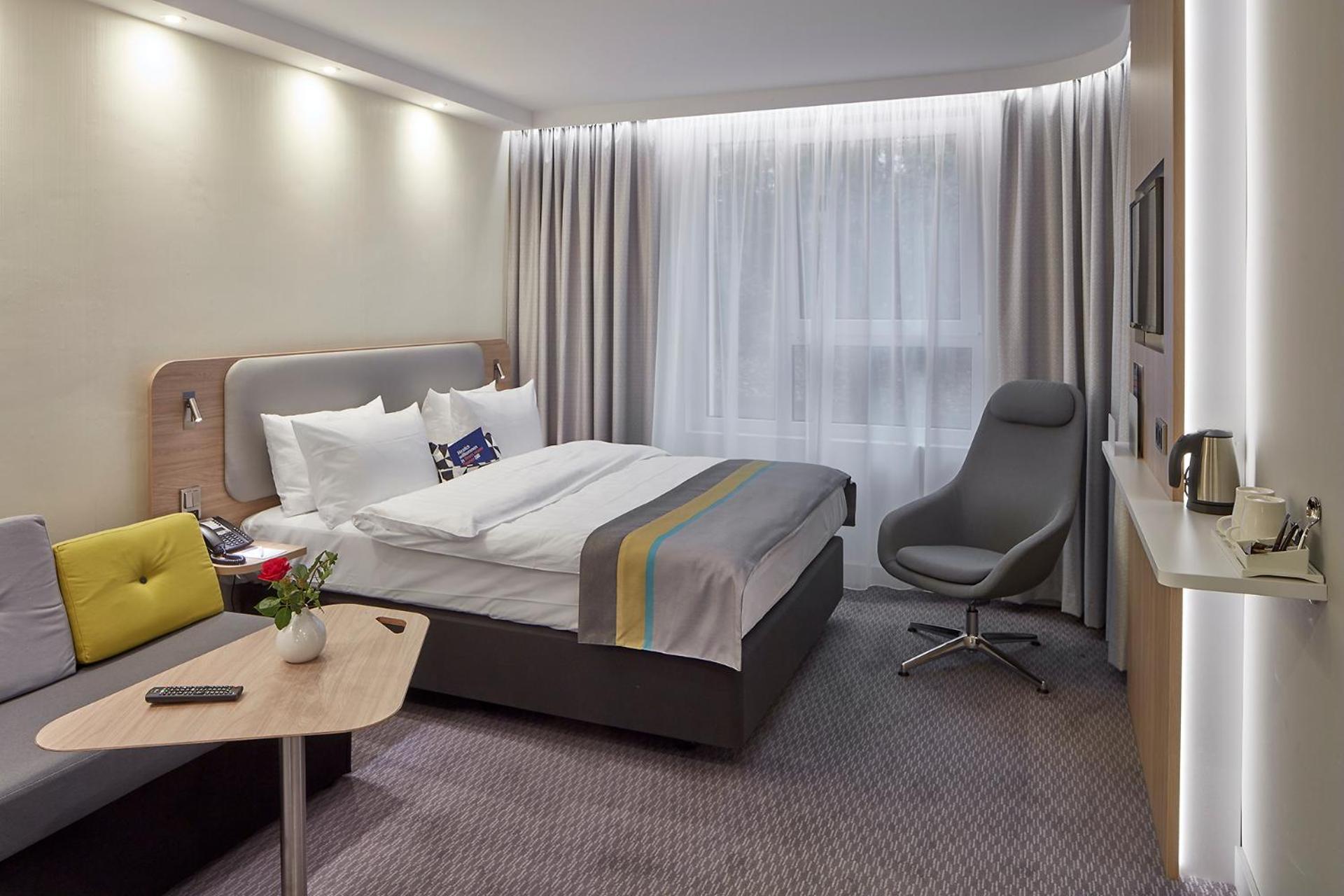 Standard Zimmer mit Queensize-Bett und Einzelschlafsofa