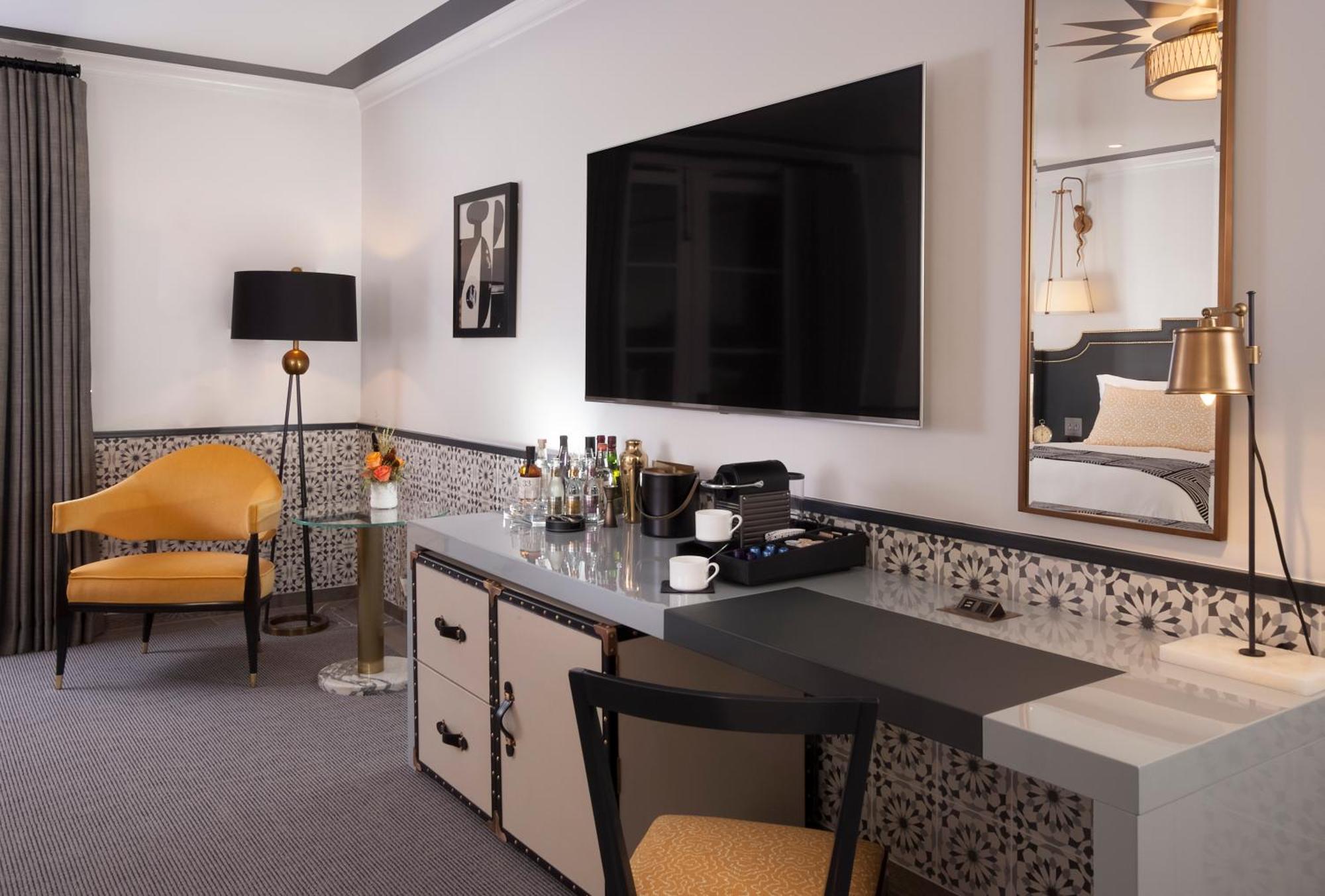 Standard Queen Room