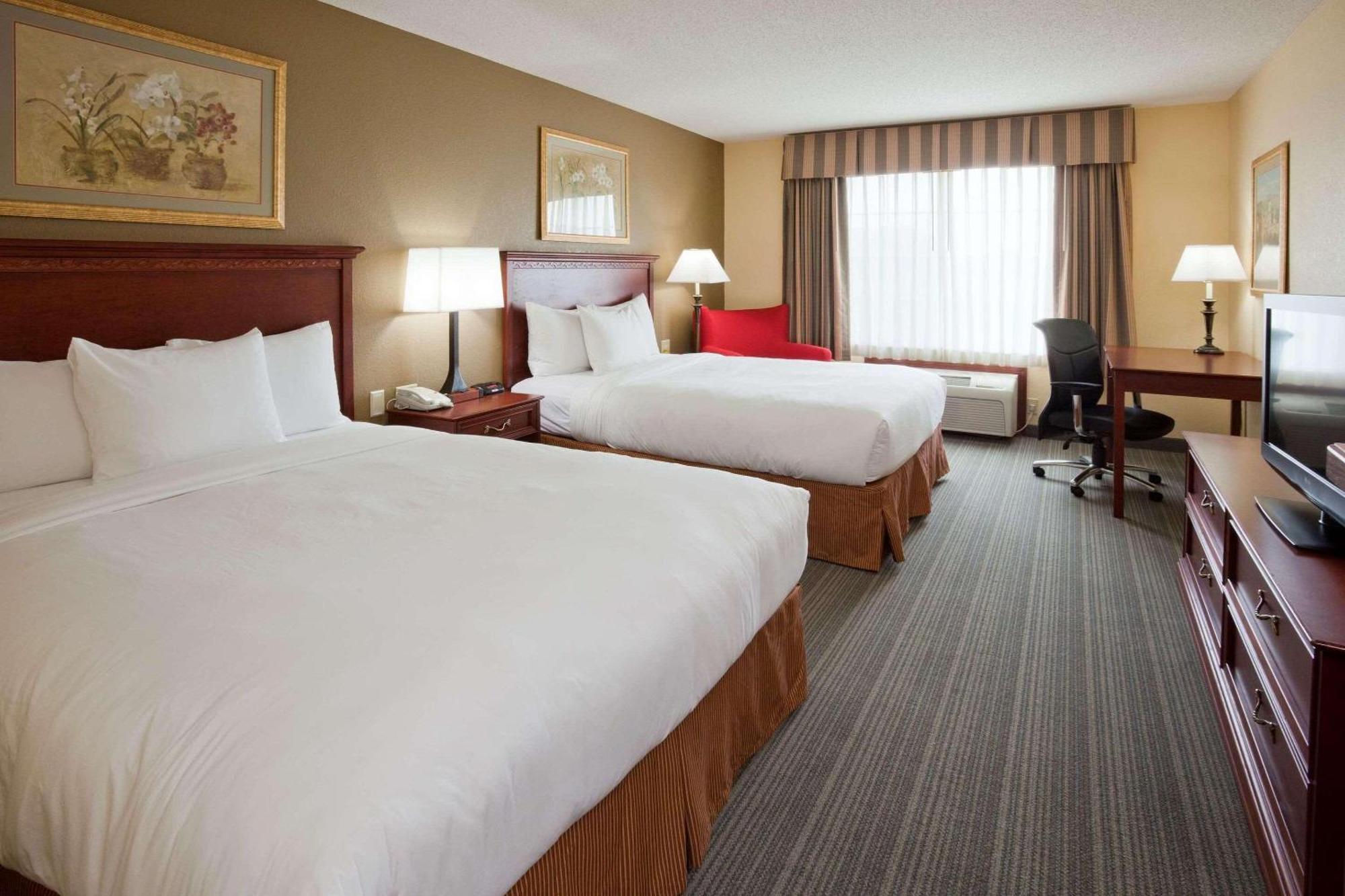 Queen Room with Two Queen Beds and Roll-In Shower - Disability Access/Non Smoking