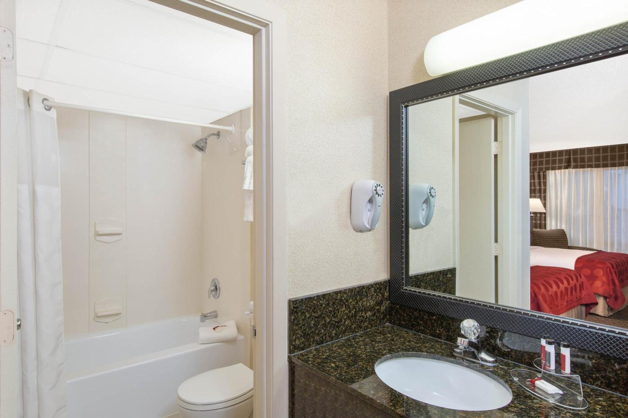 Deluxe Double Room - Mobility Access/Non-Smoking