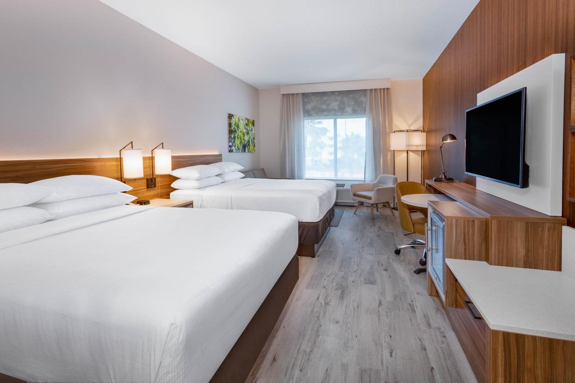 Suite mit 2 Queensize-Betten und Schlafsofa – keine Resortgebühr