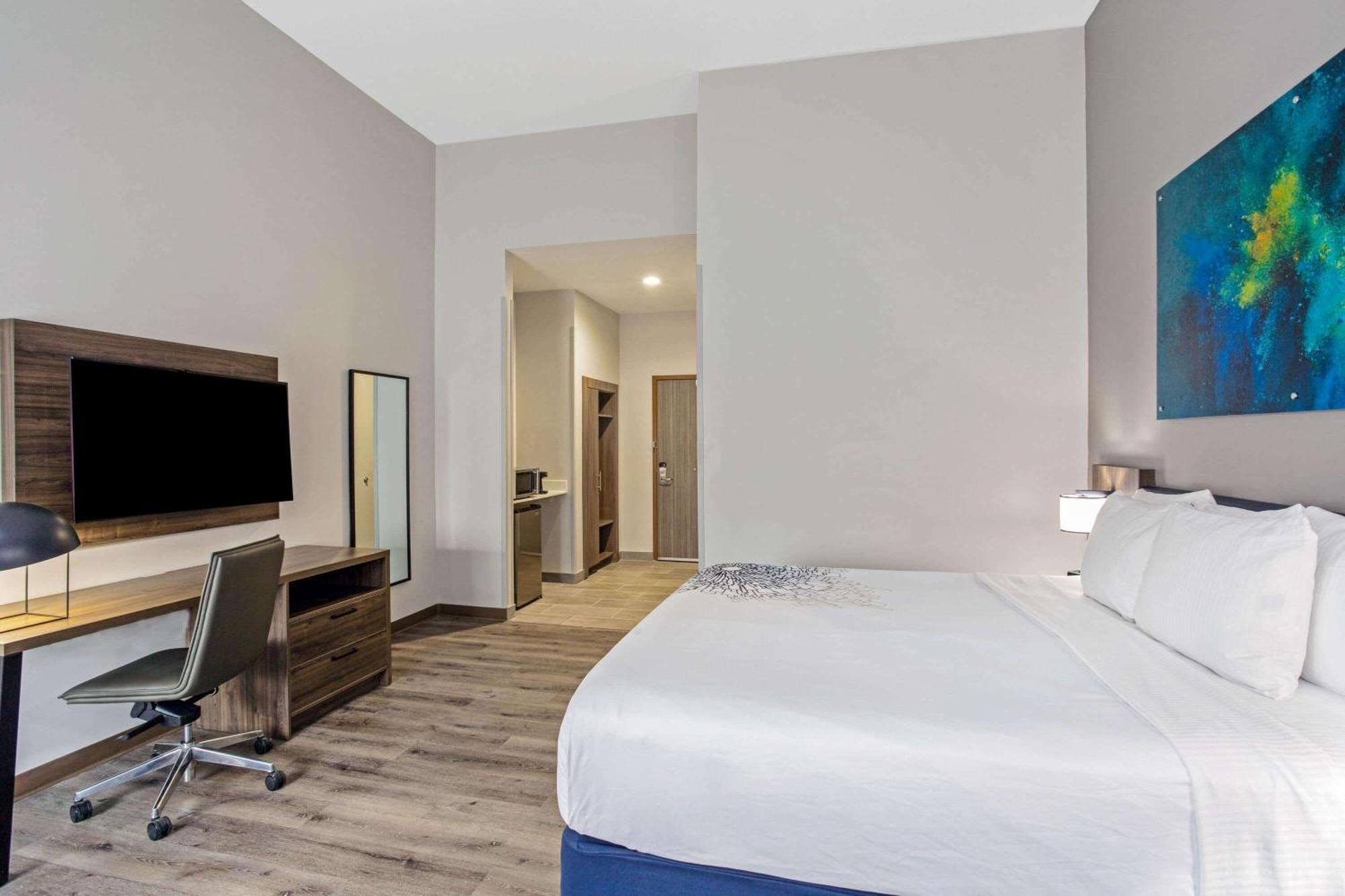 Deluxe King Room Mobility or Hearing Impaired Access Non-Smoking,1285290493:JPEG