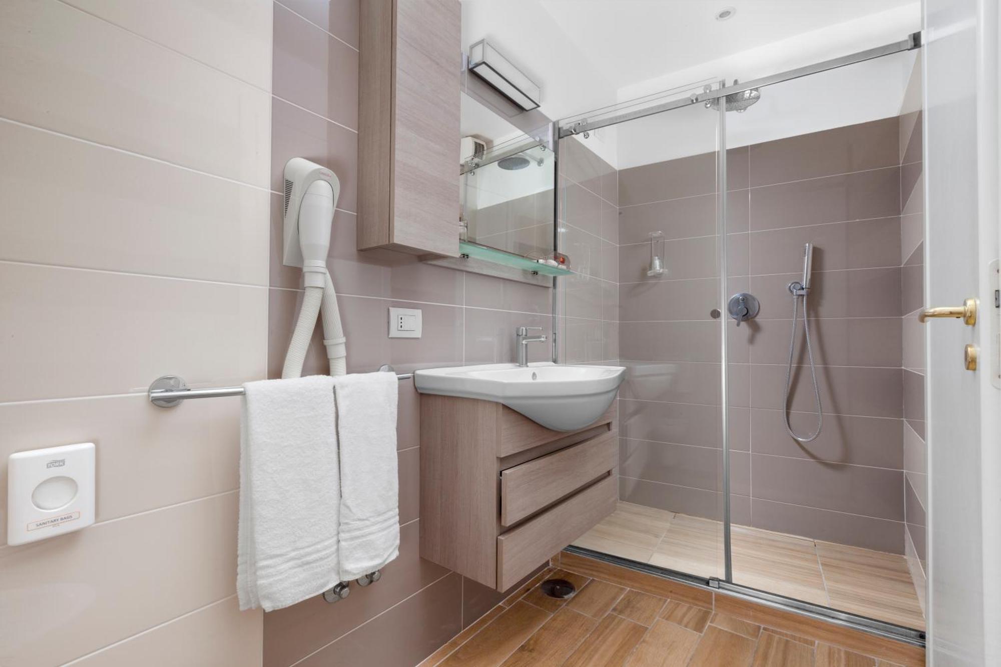 Camera Deluxe Matrimoniale/Doppia con Letti Singoli con Vista Mare