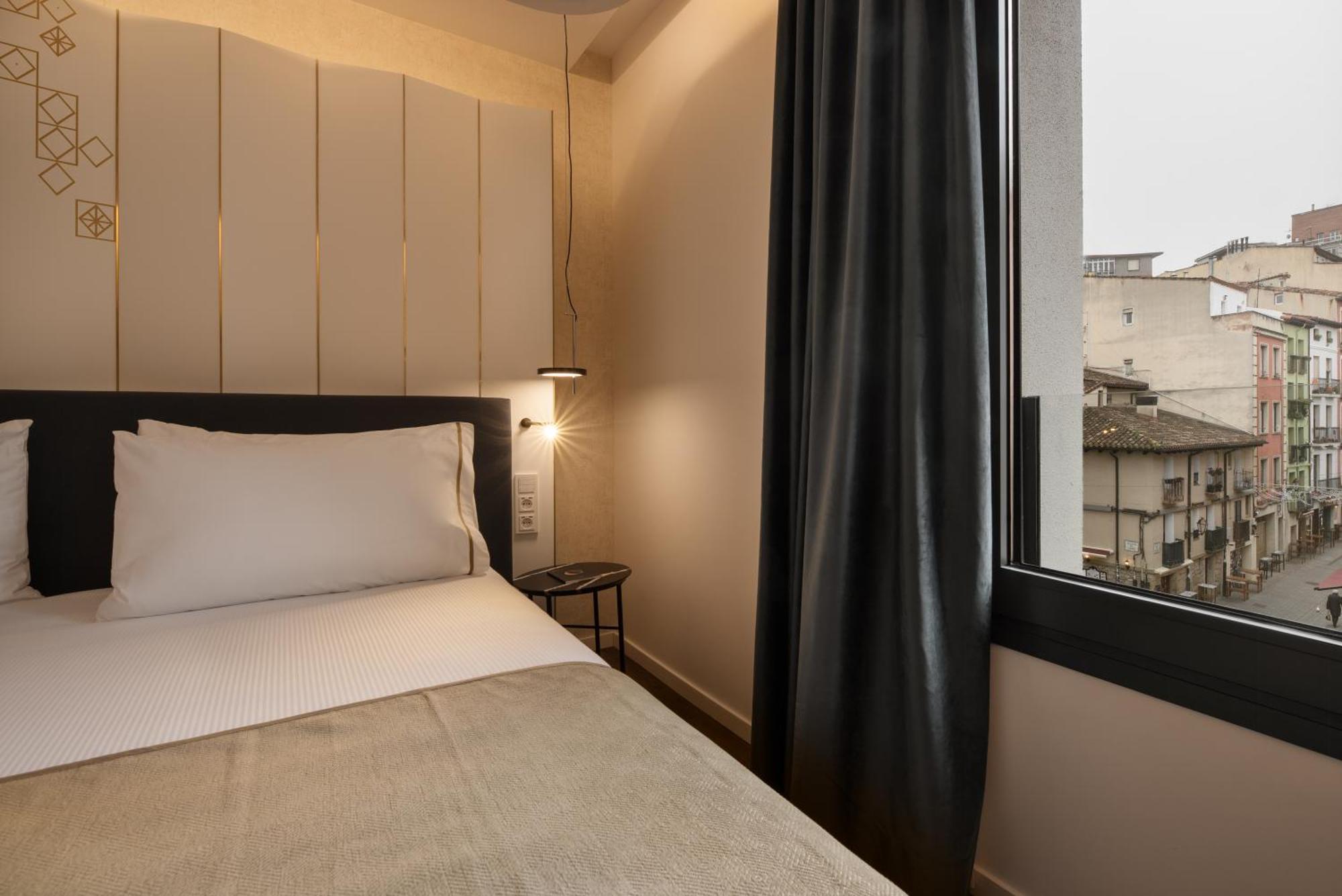 Deluxe Room,1285909435:JPEG