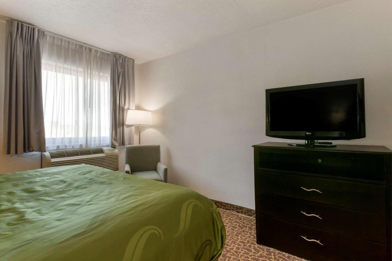 Queen Room with Two Queen Beds - Non Smoking