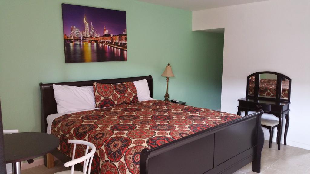 Zimmer mit Kingsize-Bett