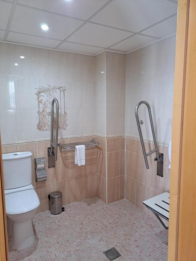 Chambre Double - Accessible aux Personnes à Mobilité Réduite