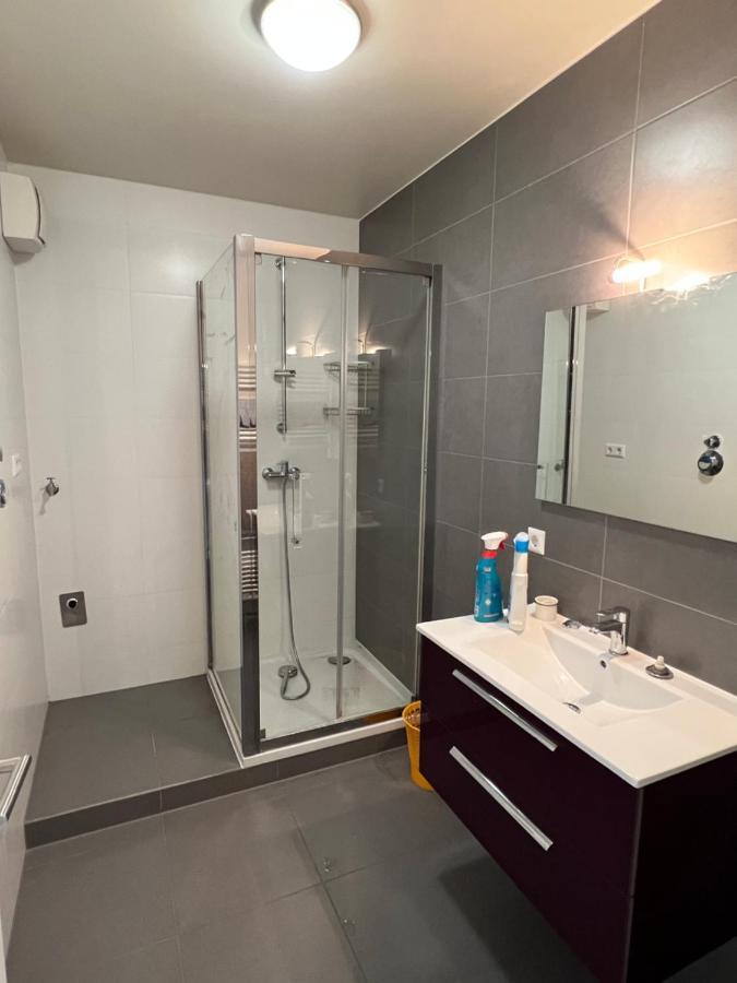 Vierbettzimmer mit Gemeinschaftsbad