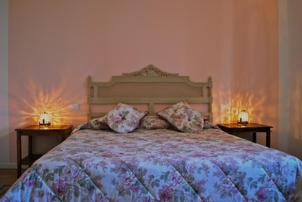 Großes Doppel-/Zweibettzimmer