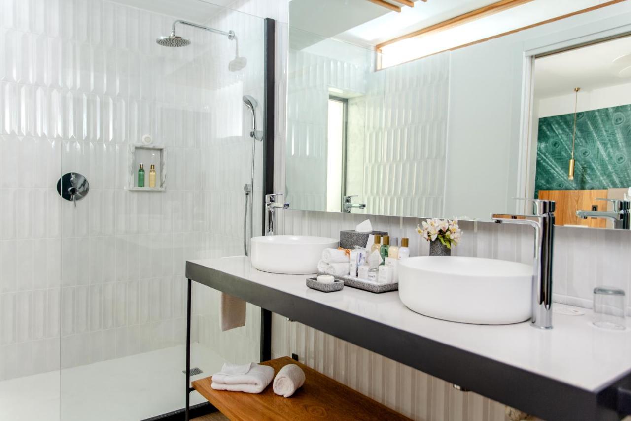 Deluxe King Room with Garden View