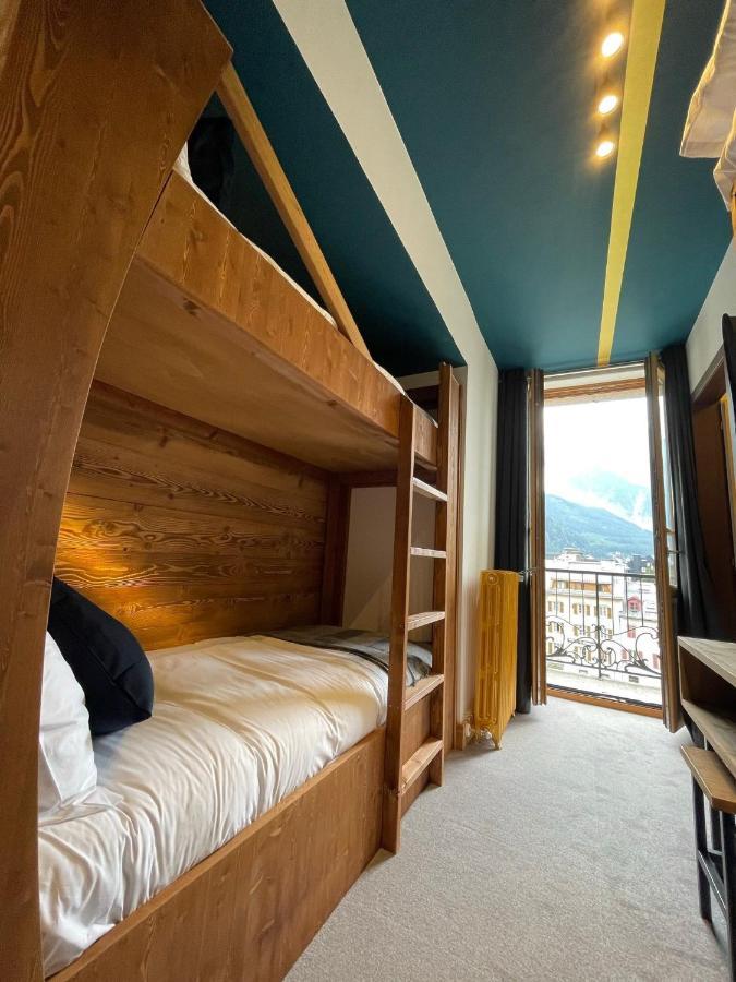 cabin bed room