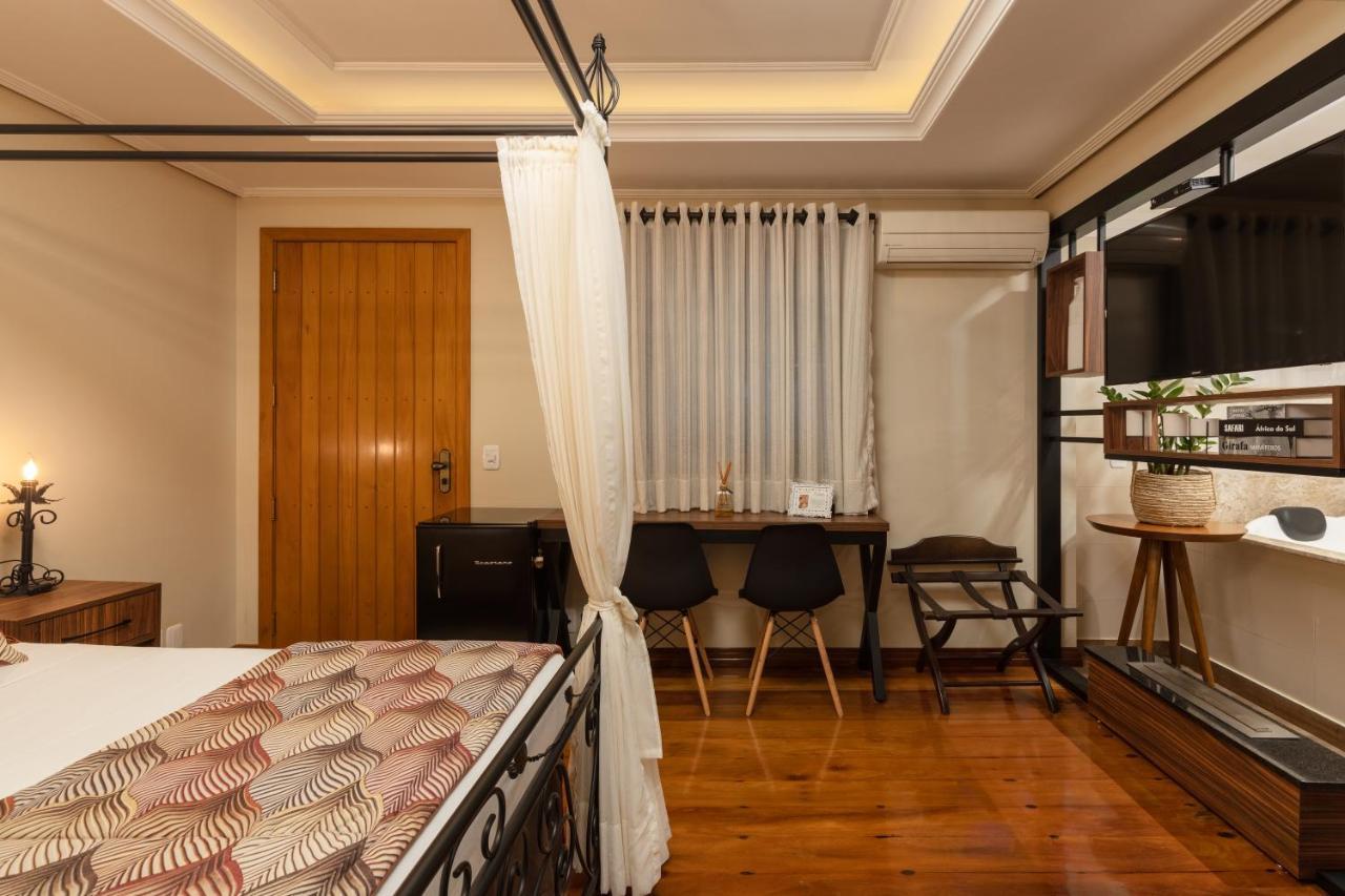 Suíte VIP com Banheira de Hidromassagem