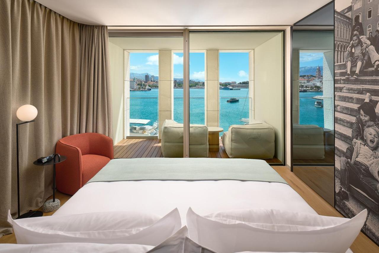 Premium Zimmer mit Kingsize-Bett, Balkon und Meerblick