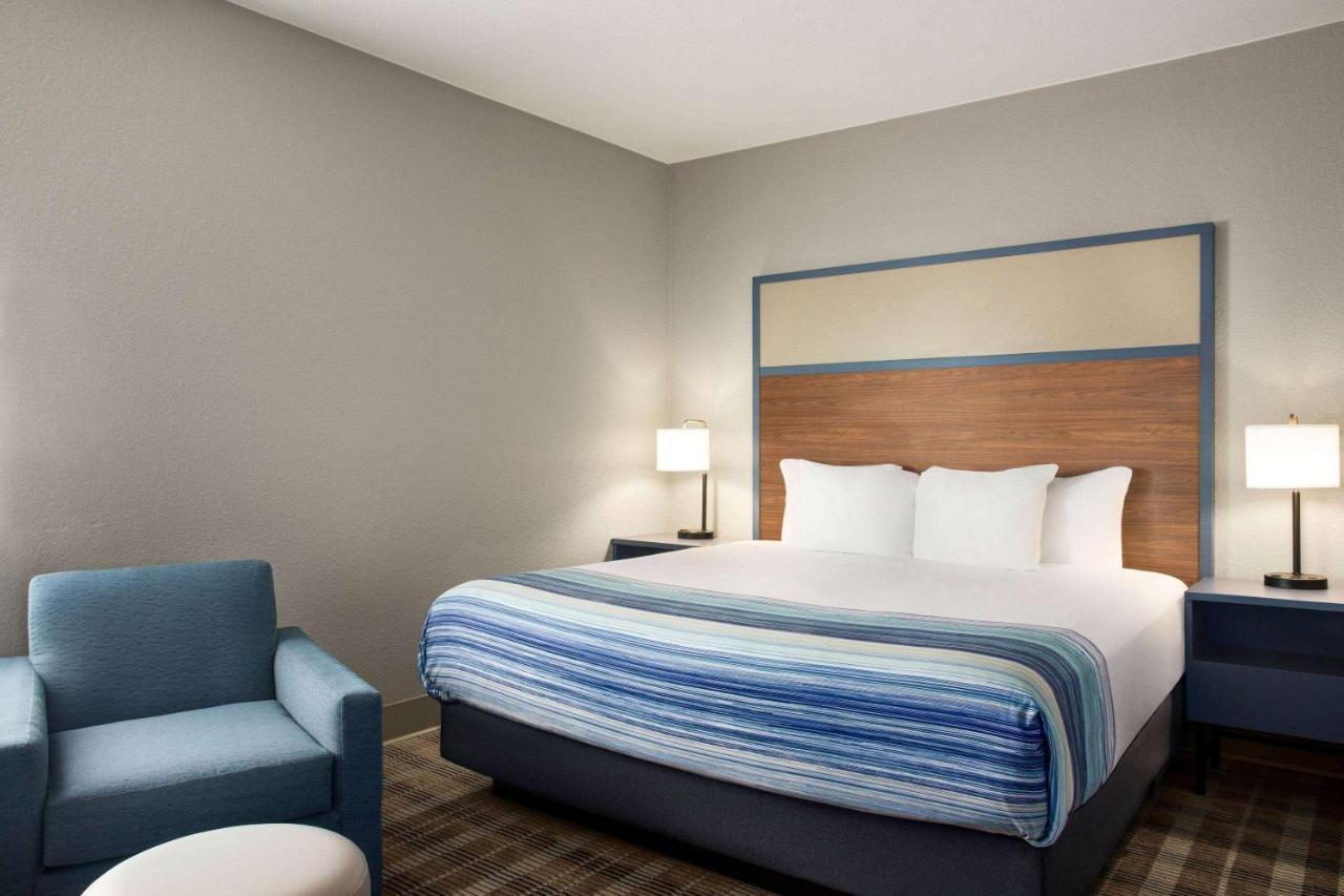1 King Bed, Near Elevator, Non-Smoking