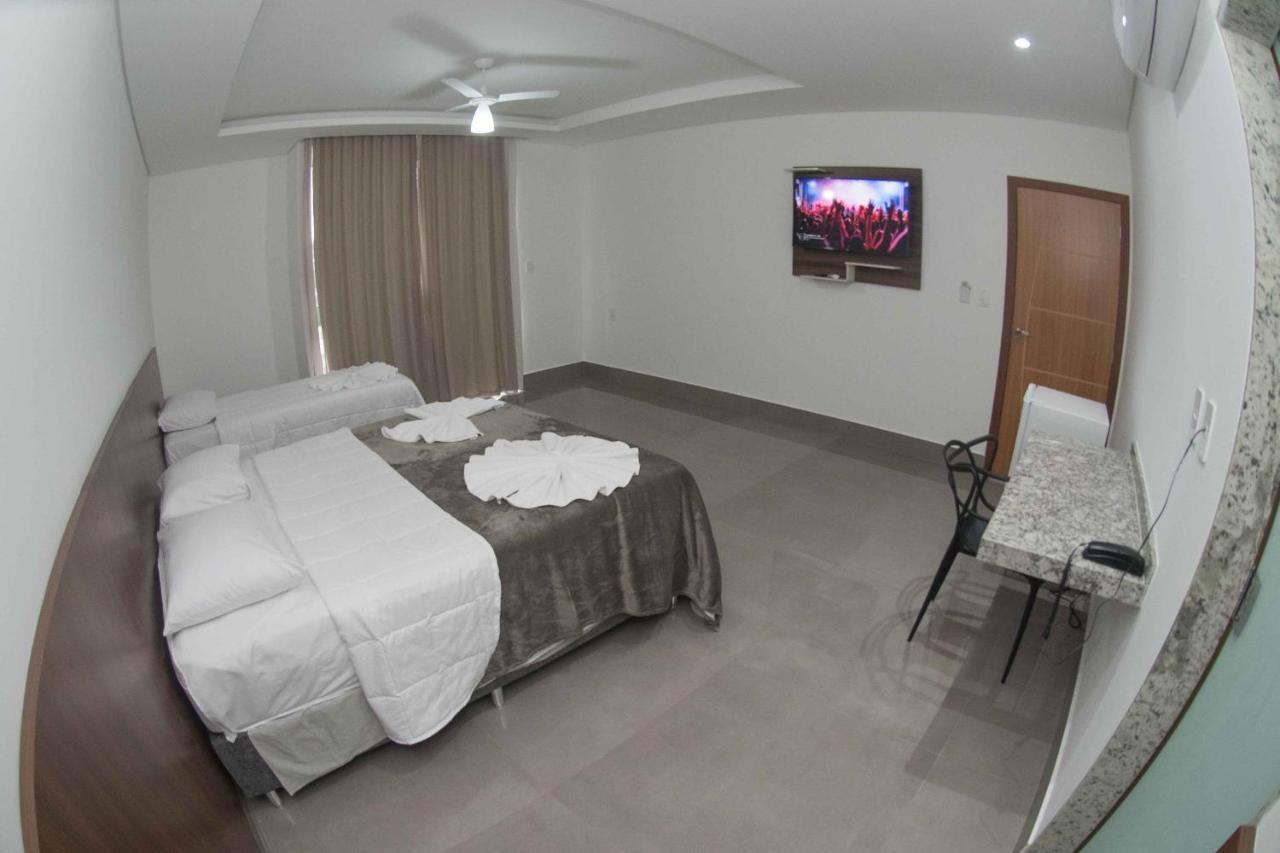 Quarto com Cama Queen-size e Banheira de Hidromassagem