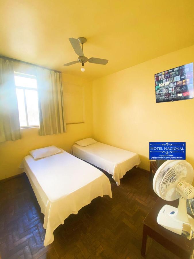 Quarto com 2 Camas de Solteiro