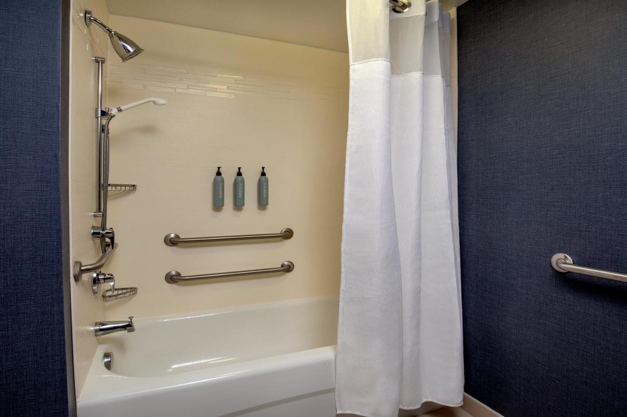 One-Bedroom Queen Suite, Sofa Bed, Full Kitchen, Living Space