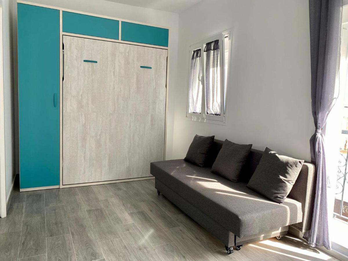 Estudio con balcón