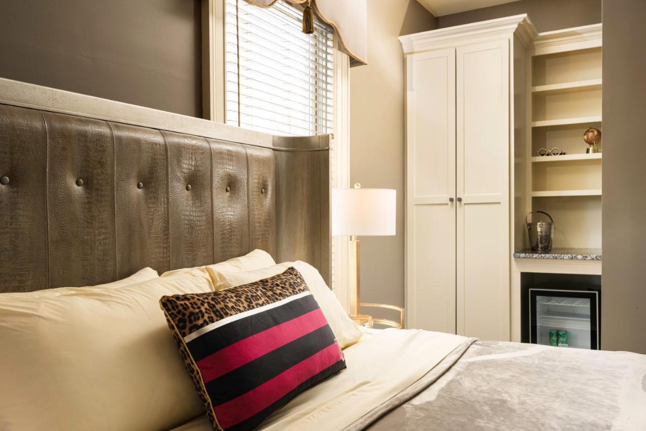 Deluxe King Suite