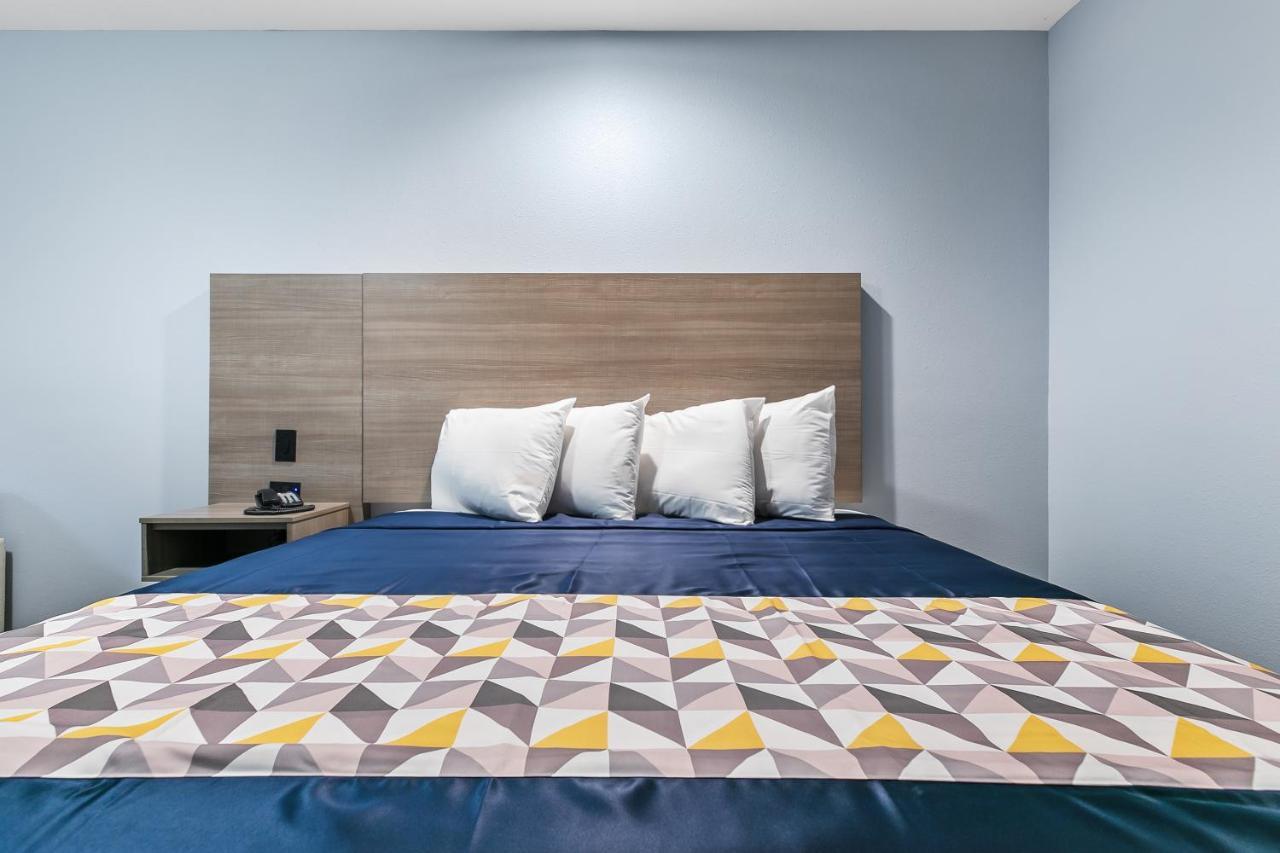 Standard King Room with Pool View