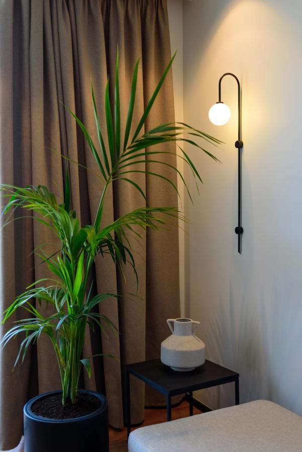 Deluxe Suite mit Meer- und Poolblick und Balkon