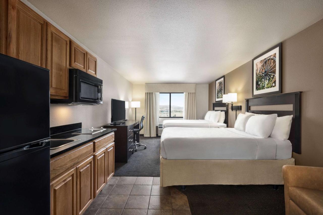 Deluxe Queen Room with Two Queen Beds and Roll-In shower - Mobility Accessible/Non-Smoking