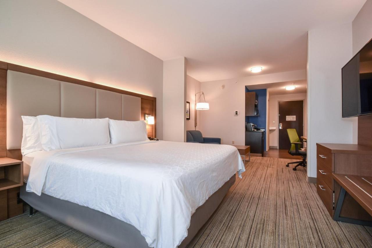 One Bedroom King Suite with Sofa Bed - Non-Smoking
