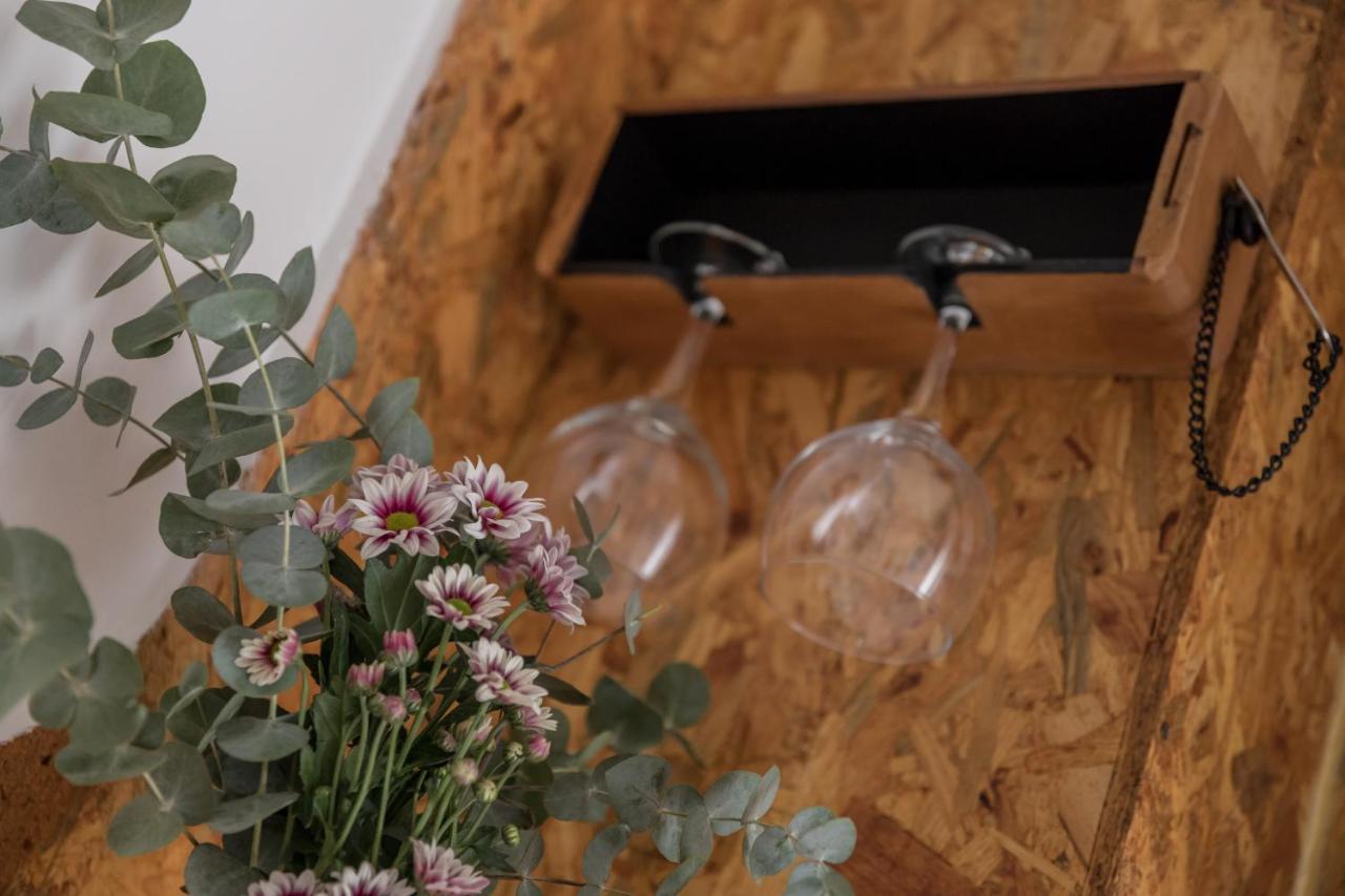 Zimmer mit Queensize-Bett und Balkon