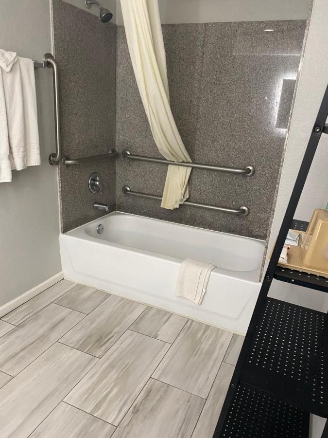 King Room with Roll-In Shower - Disability Access