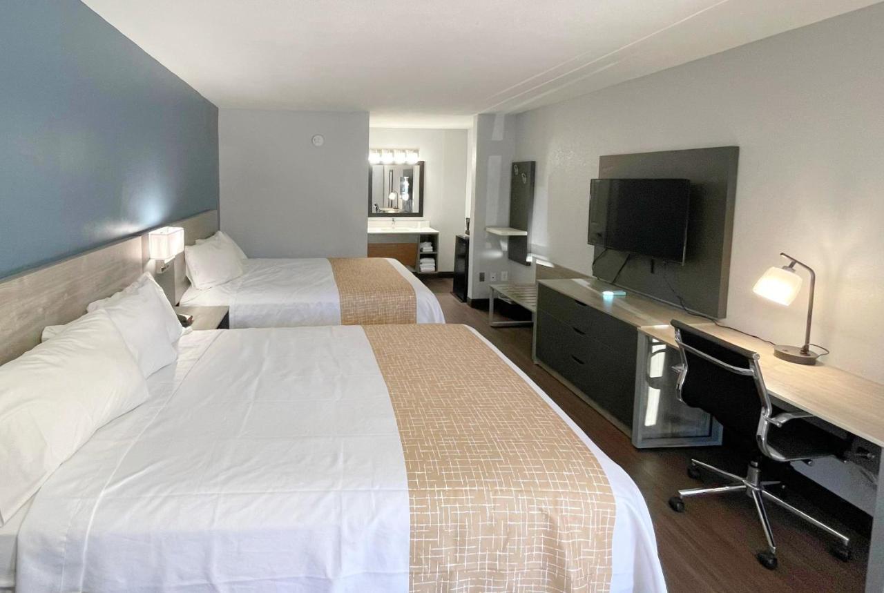 Queen Room with Two Queen Beds - Non-Smoking