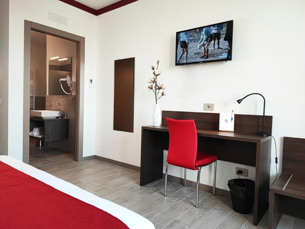 Large Double Room,1271585641:JPEG