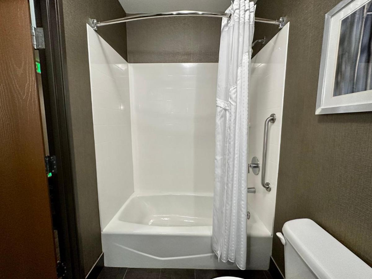 Standard Queen Room with Two Queen Beds and Bath/Shower