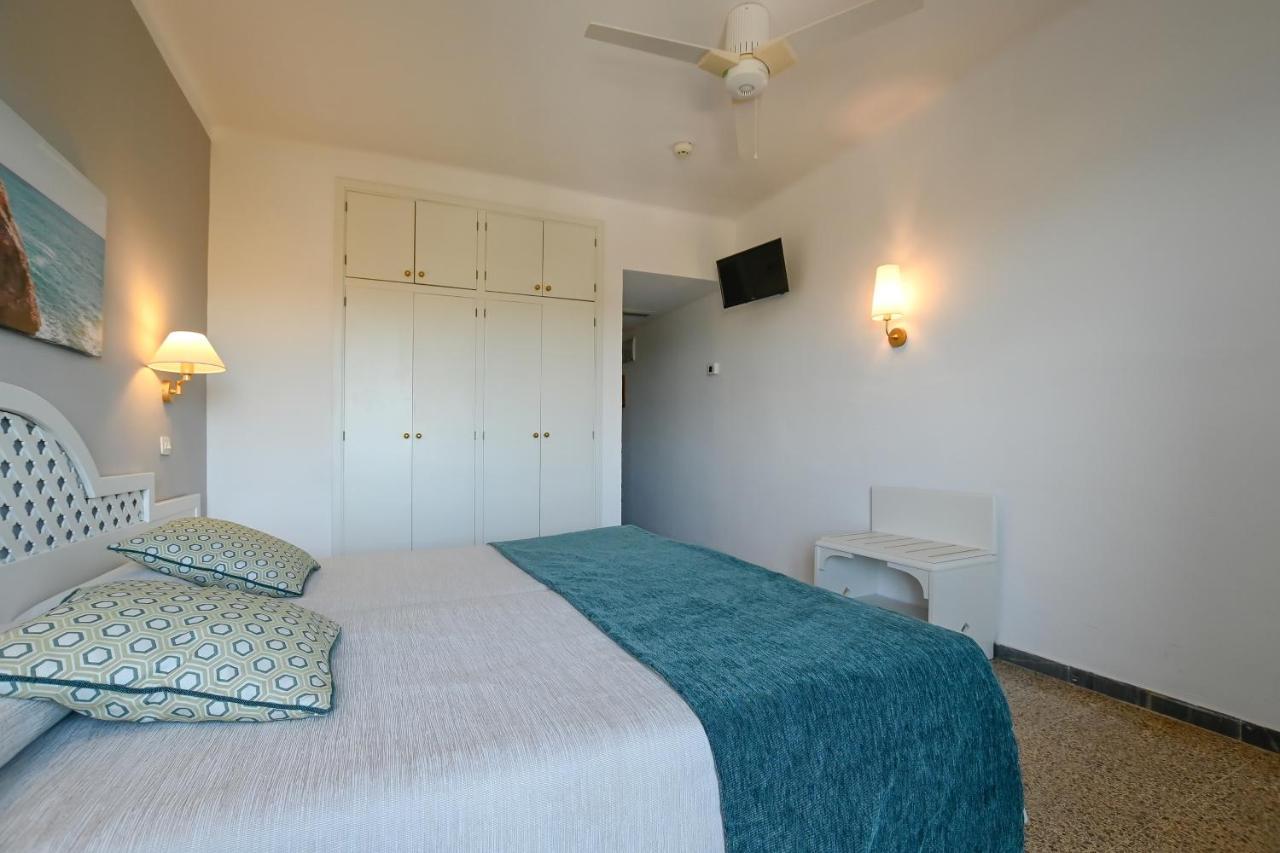 Doppelzimmer mit seitlichem Meerblick (2 Erwachsene + 1 Kind)