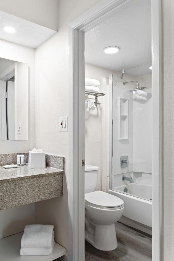 Chambre Double - Vue sur Piscine