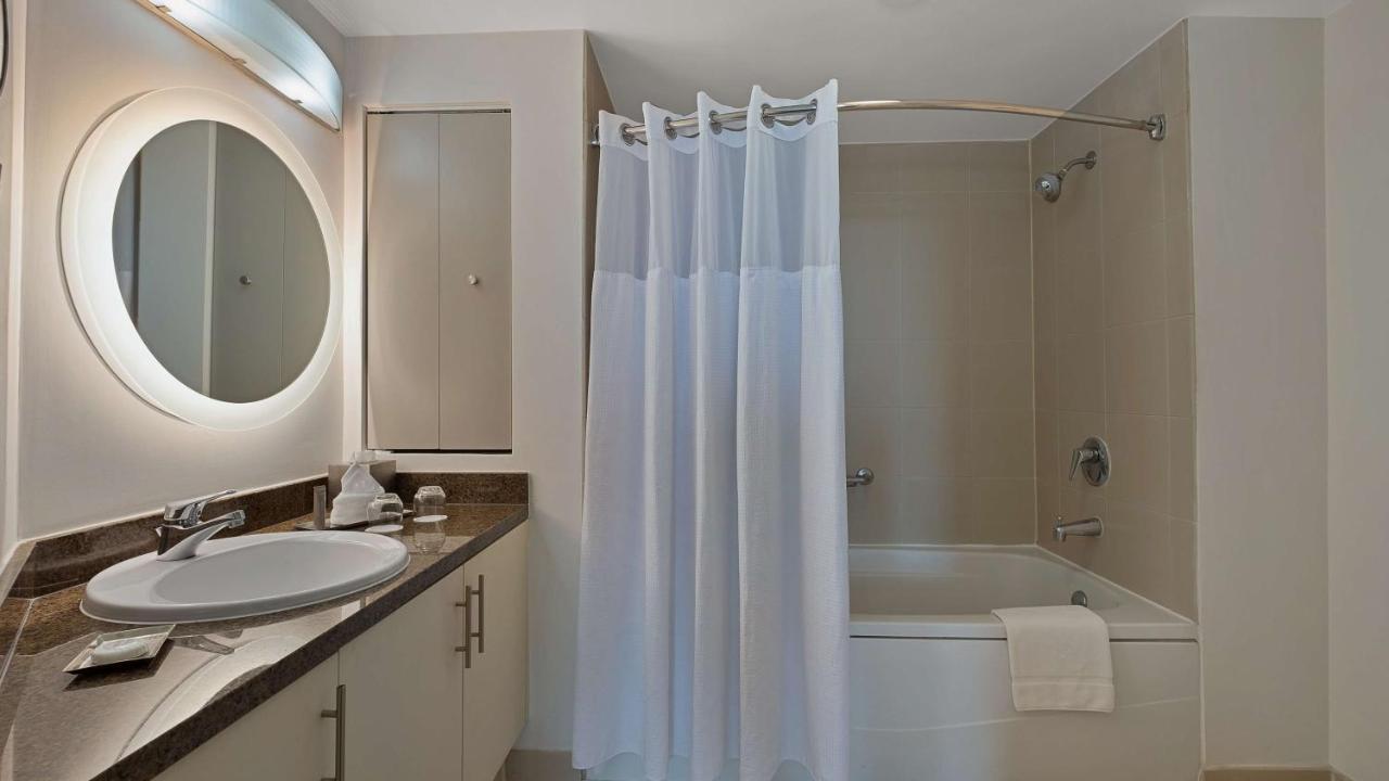 King Room with Bay View and Balcony