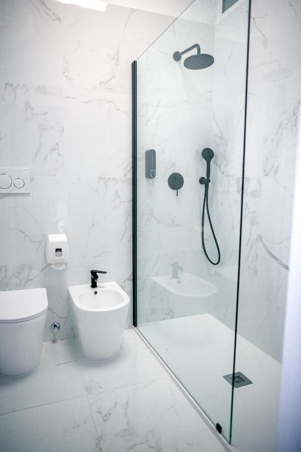 Quarto Duplo com Casa de Banho Privada e Varanda