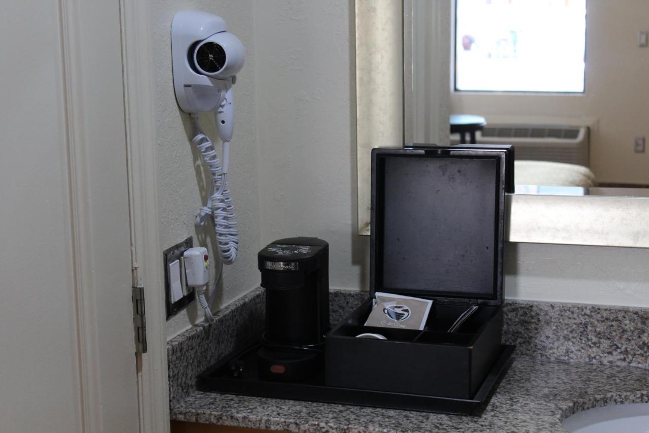 Deluxe King Room - Ground Floor/Non-Smoking,1211403091:JPEG