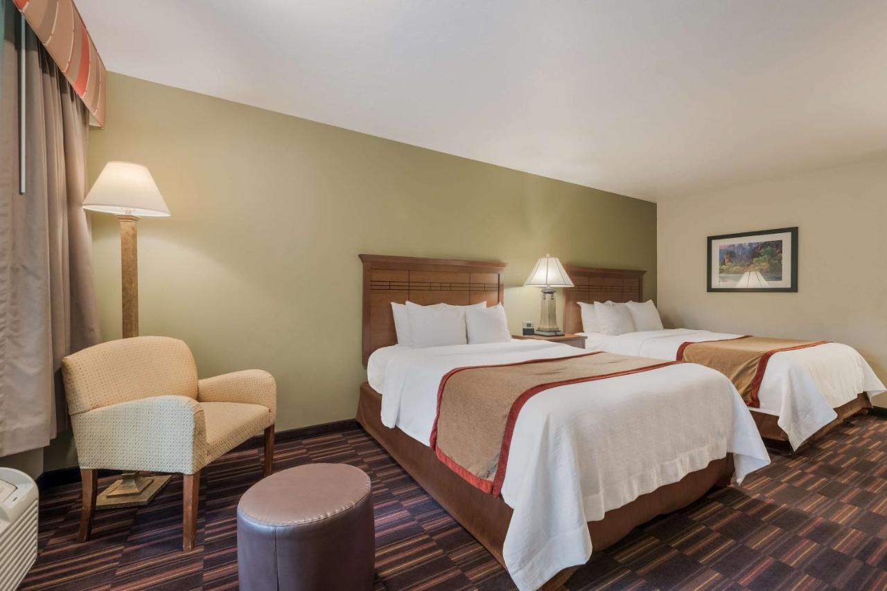 Queen Room with Two Queen Beds - Non-Smoking