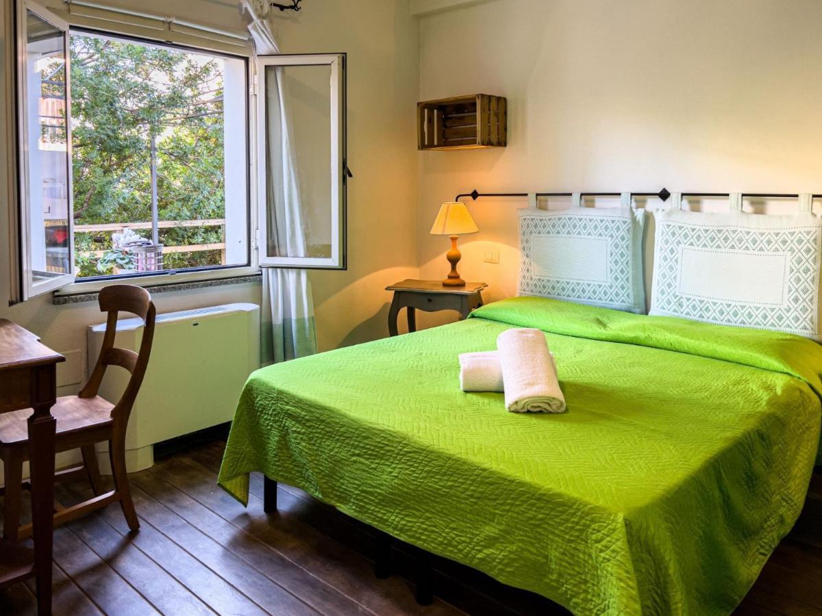 Zweibettzimmer mit Gartenblick