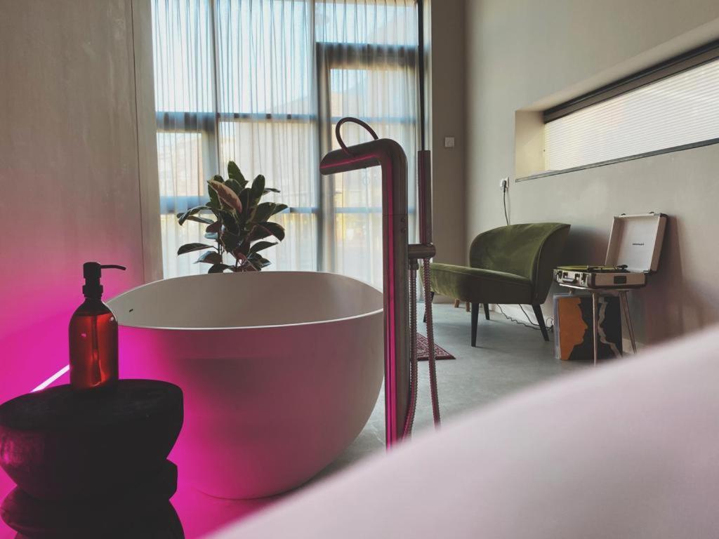 Deluxe King Studio with Bath Tub