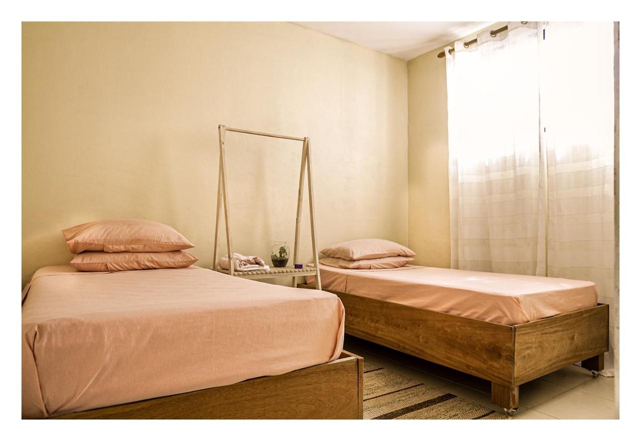 Quarto com 2 Camas de Solteiro