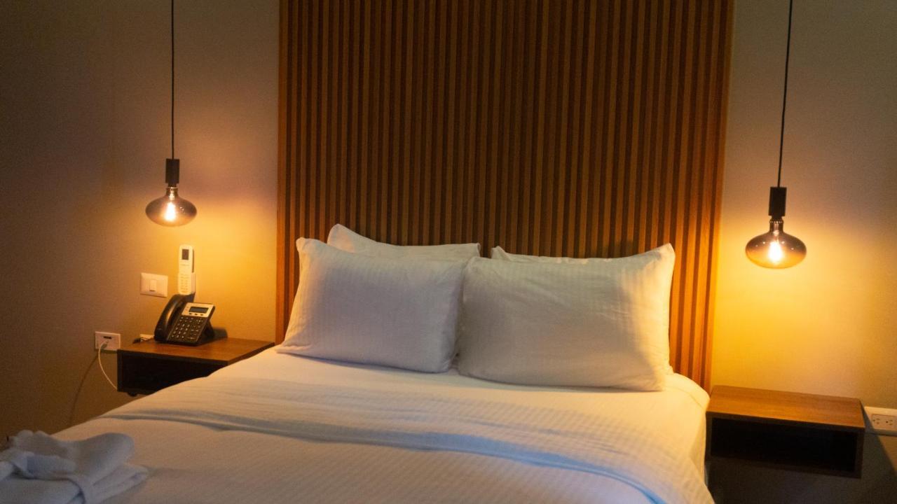 Queen Room,1317730504:JPEG