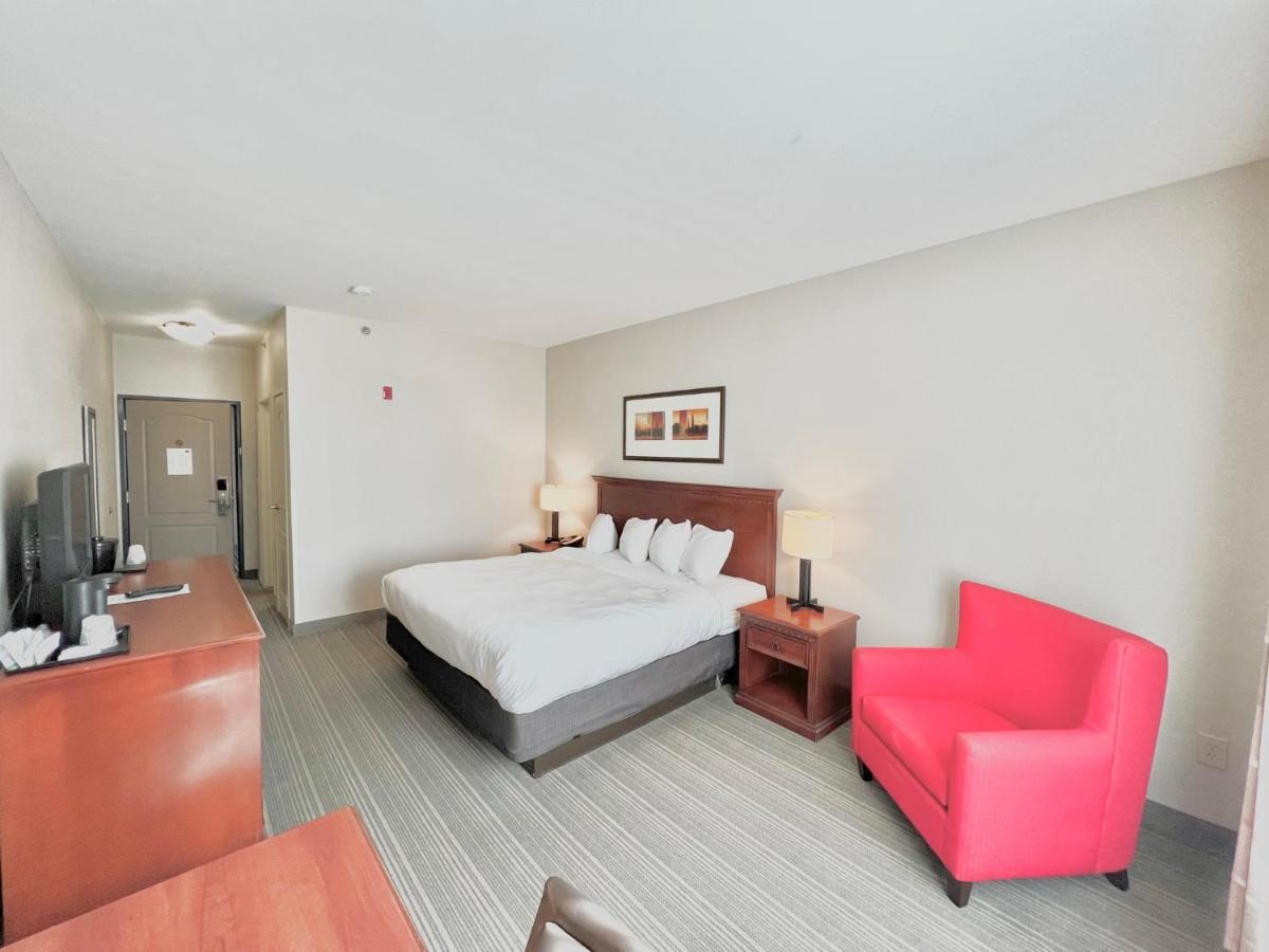 King Room with Accessible Roll in Shower - Non-Smoking