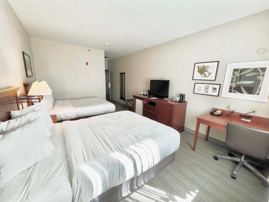 Queen Room with Two Queen Beds with Wheelchair Access  - Non-Smoking